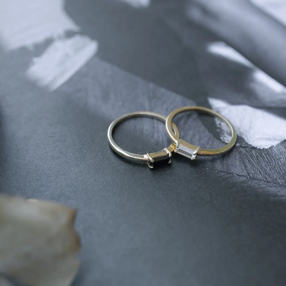 10k Solid Gold Black Horizontal Baguette Ring