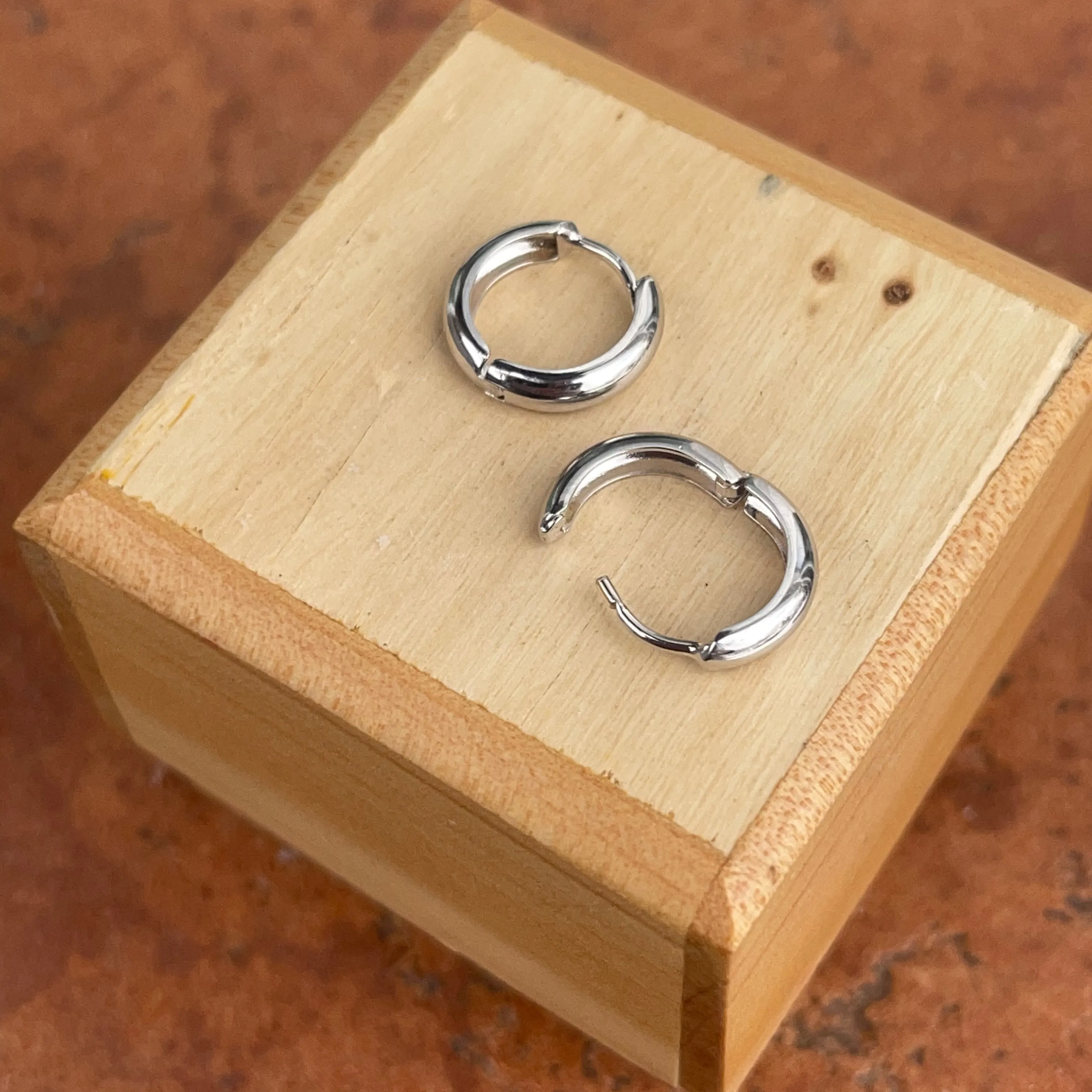 10KT White Gold Round Hinged Huggie Hoop Earrings 9mm