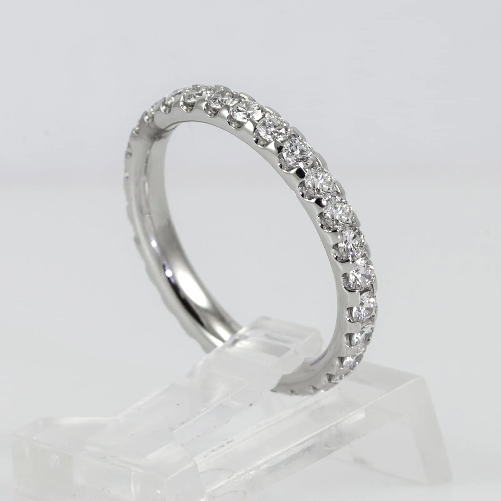 18K White Gold Smooth Prong Round Brilliant Diamond Eternity Band 1.01CTW