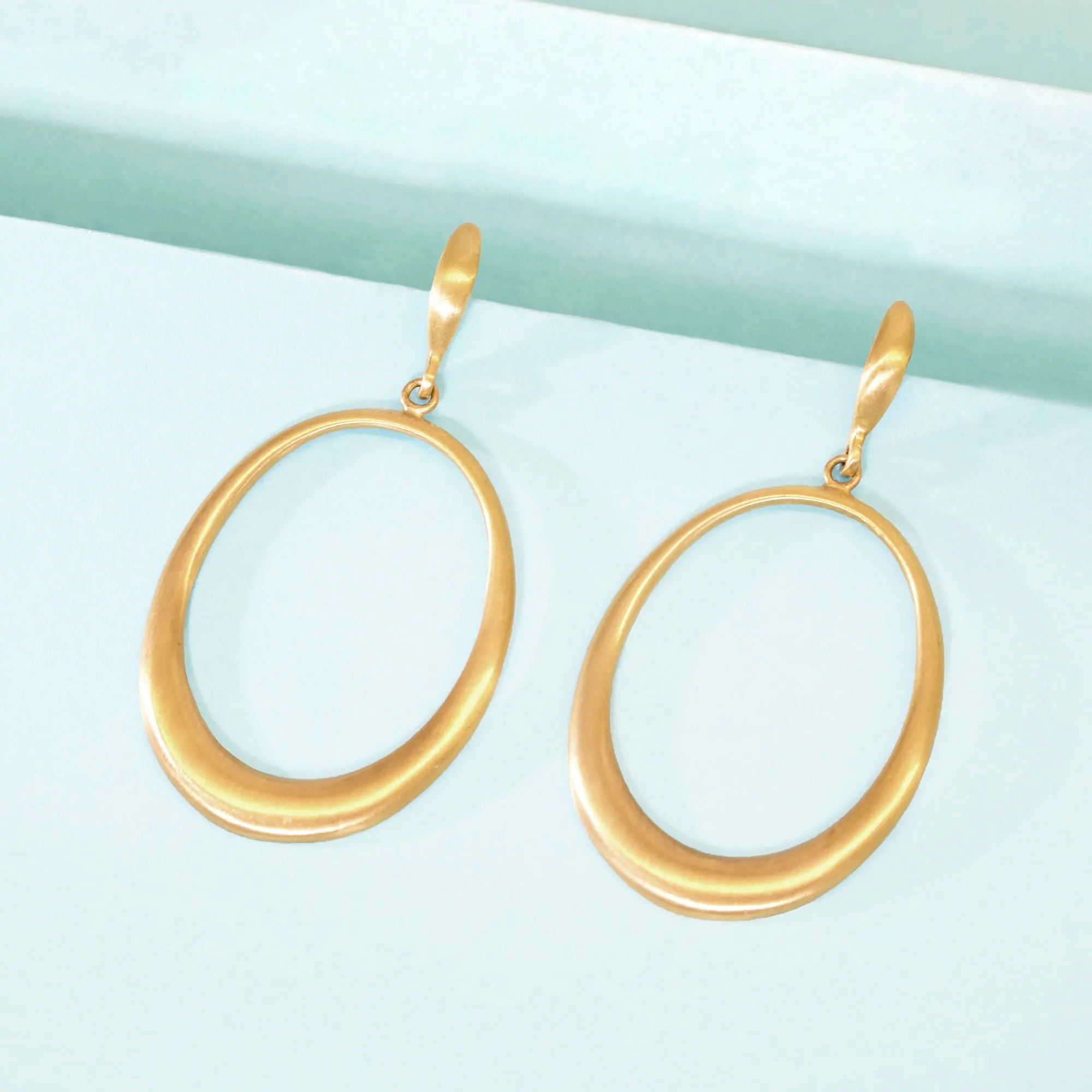 20K Gold Oval "Doorknocker" Hoop Earrings
