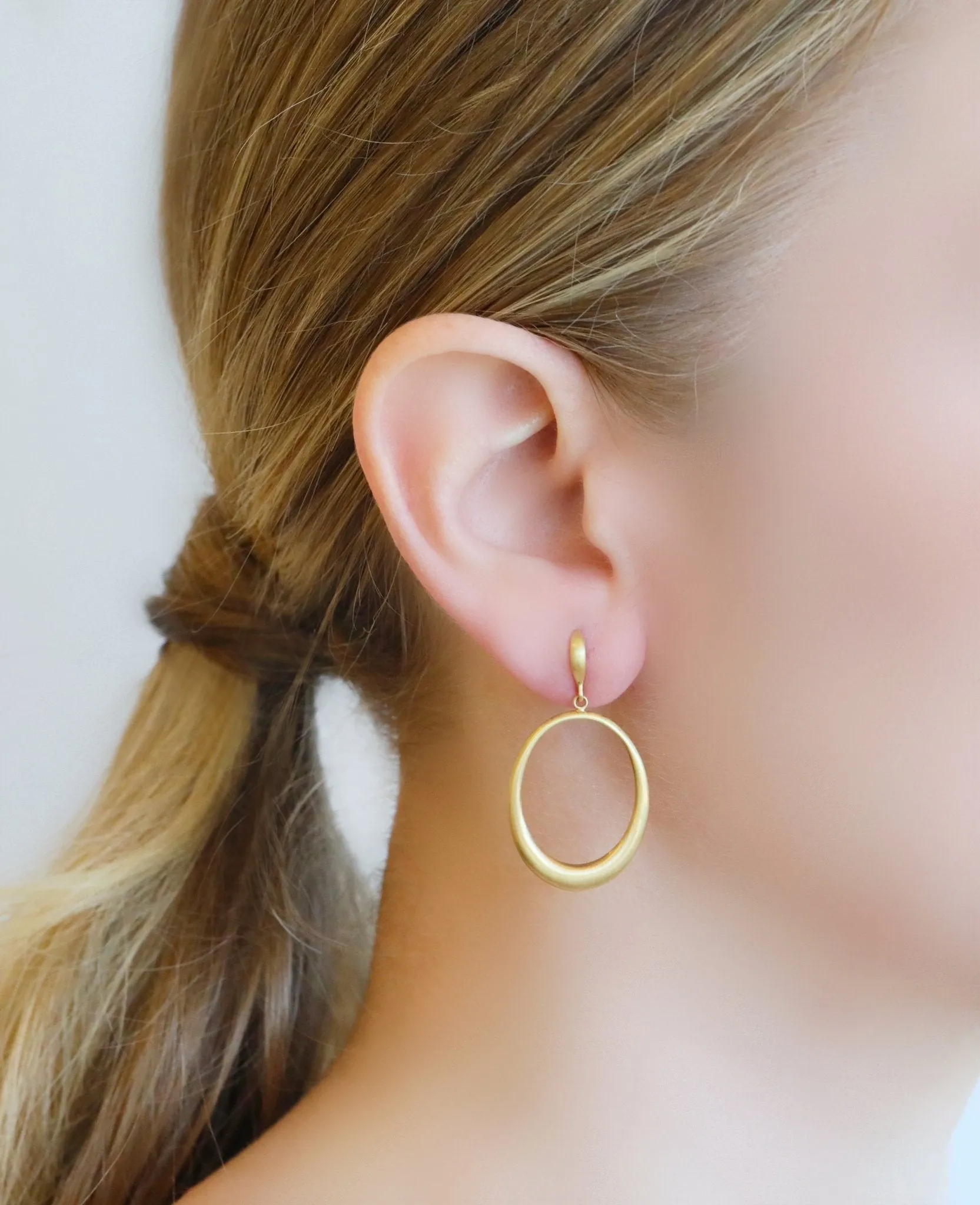 20K Gold Oval "Doorknocker" Hoop Earrings