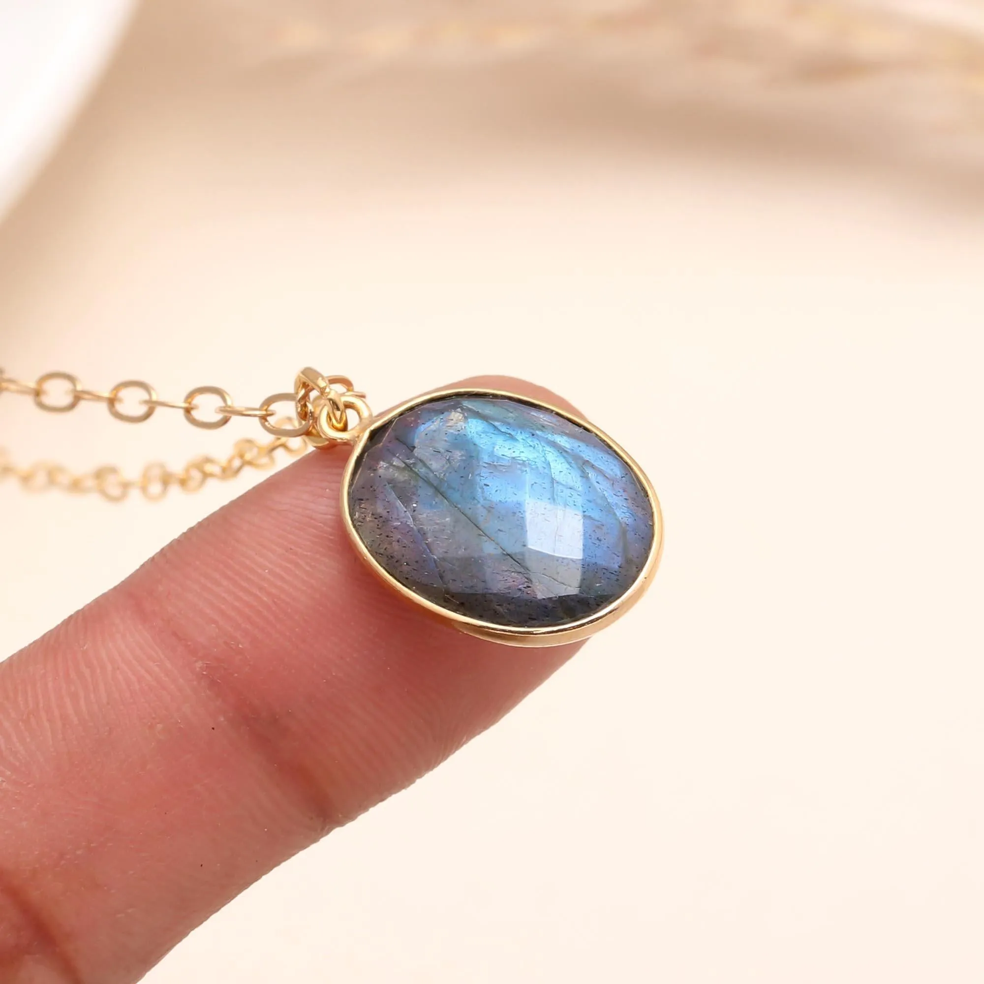 925 Sterling Silver Labradorite Oval Pendant Necklace