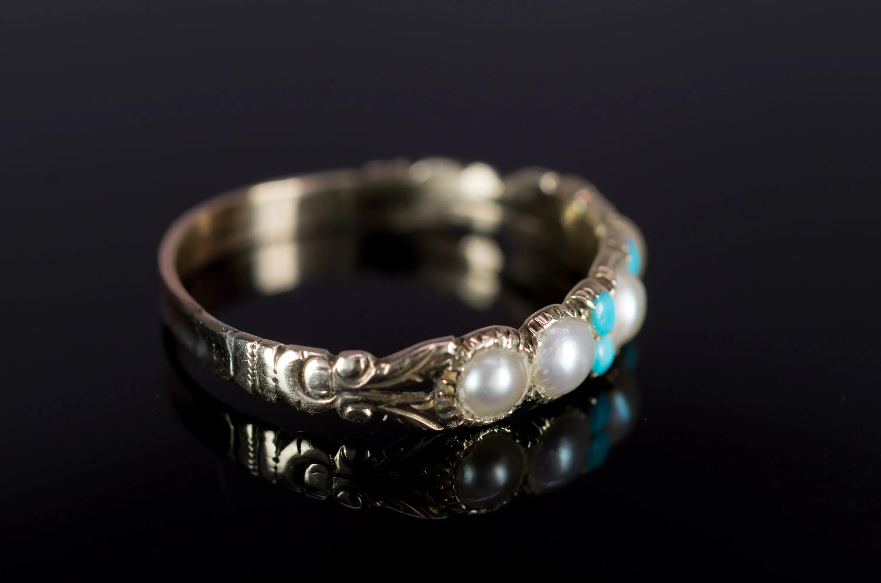 ANTIQUE SPLIT PEARL AND TURQUOISE HALF HOOP BAND