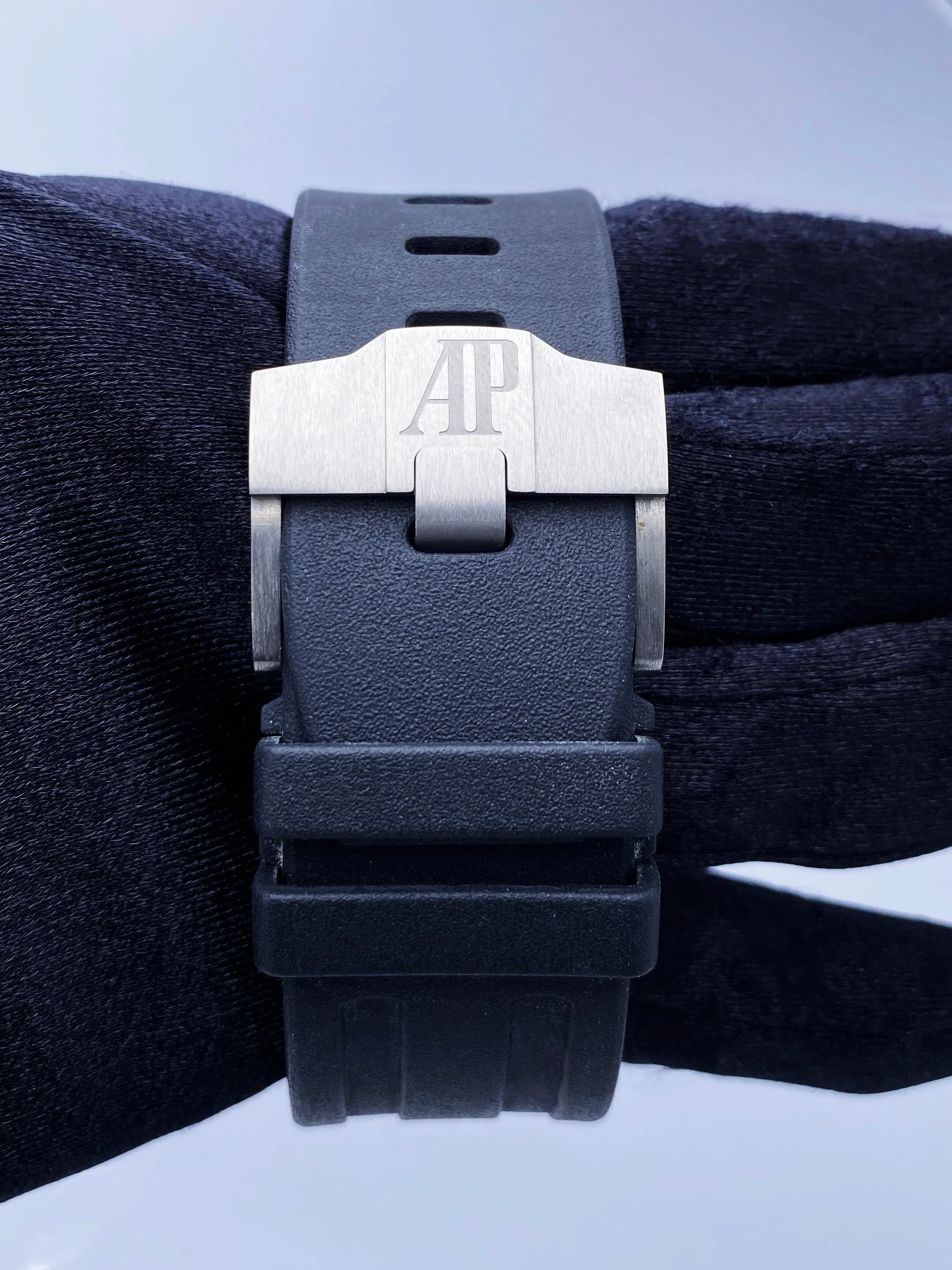 Audemars Piguet Royal Oak Offshore Diver 15707CE Mens Watch