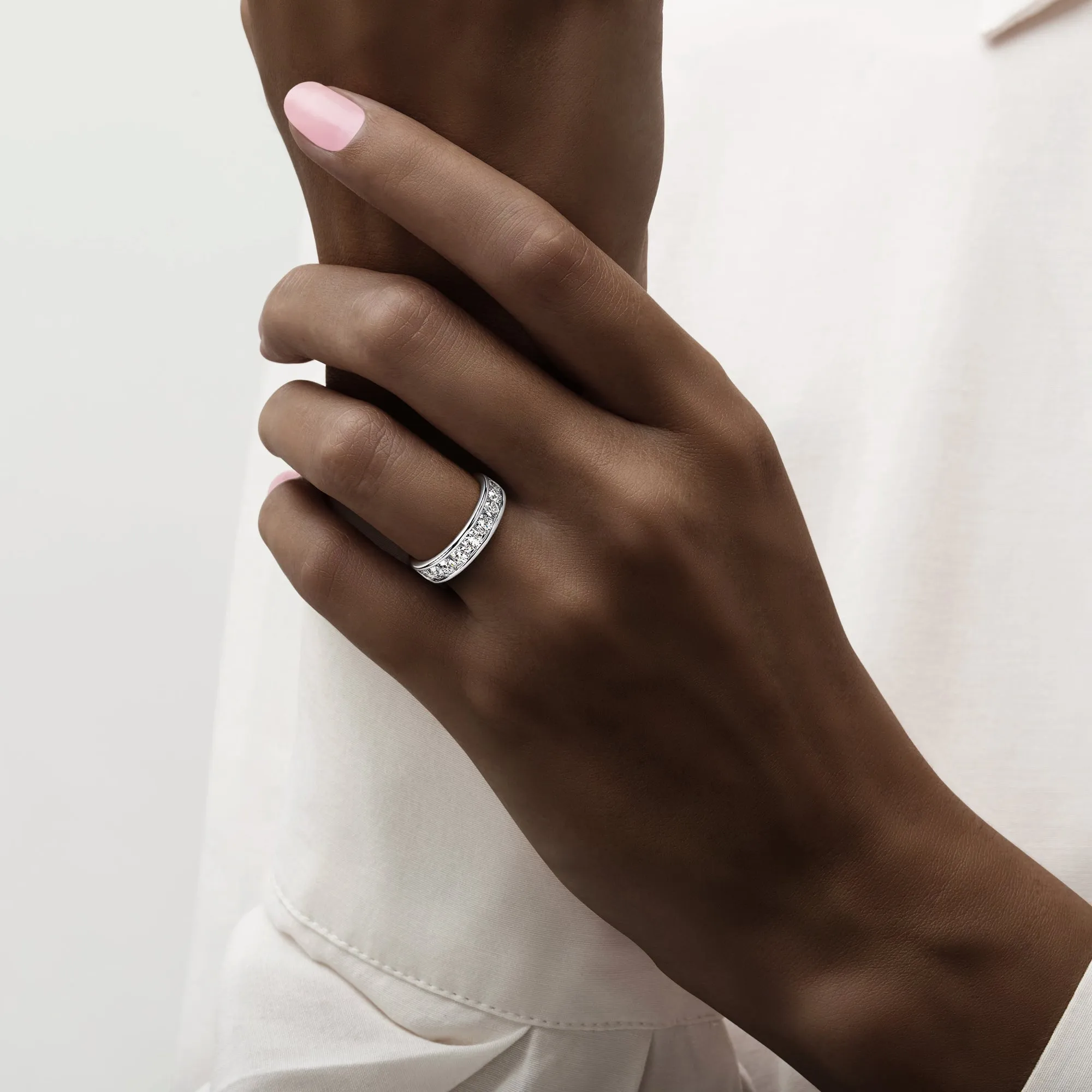CAMY ROUND CHANNEL SET DIAMOND BAND