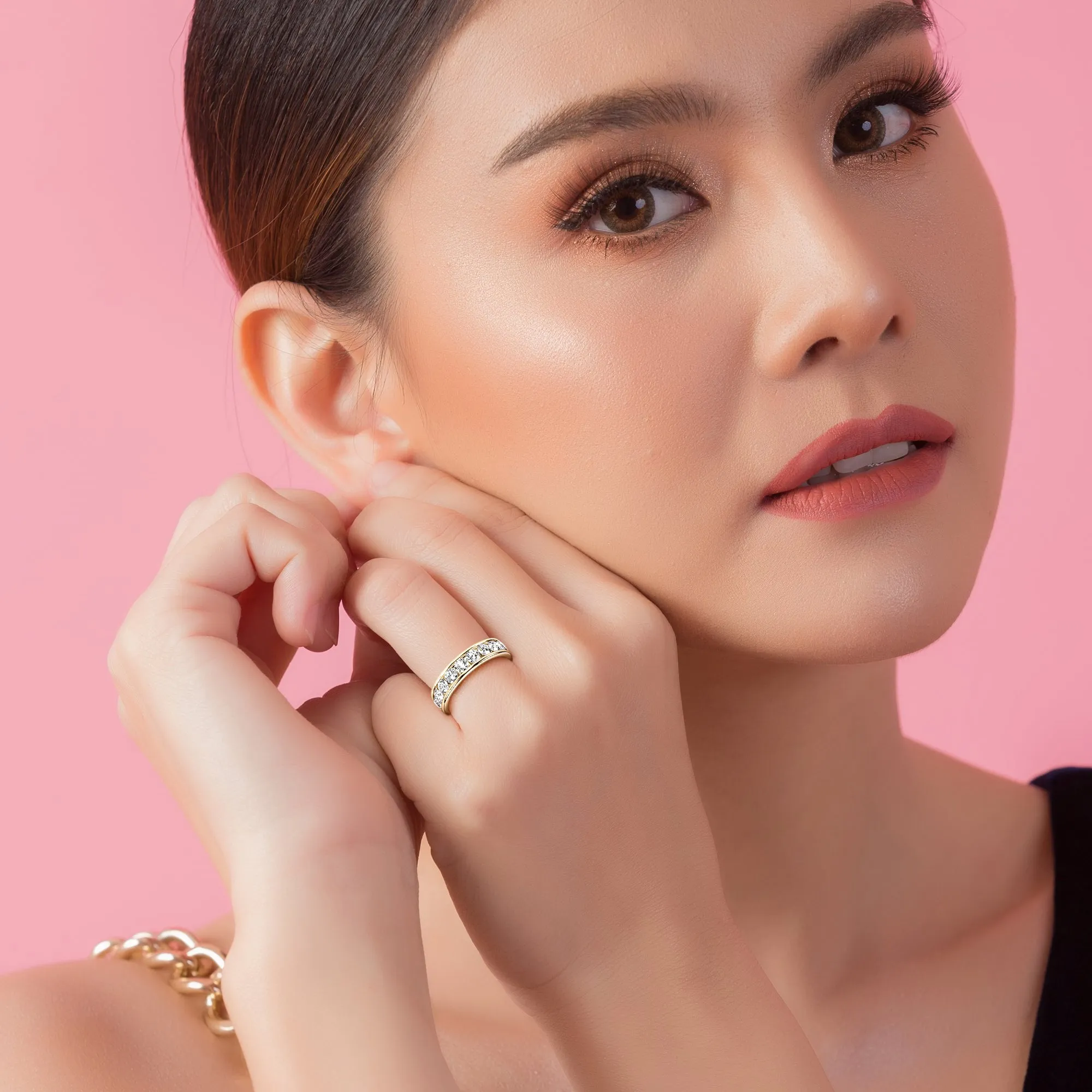 CAMY ROUND CHANNEL SET DIAMOND BAND