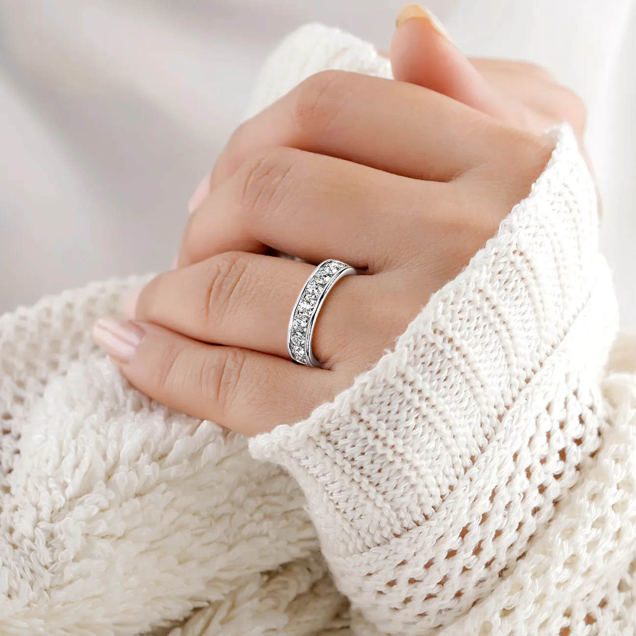CAMY ROUND CHANNEL SET DIAMOND BAND