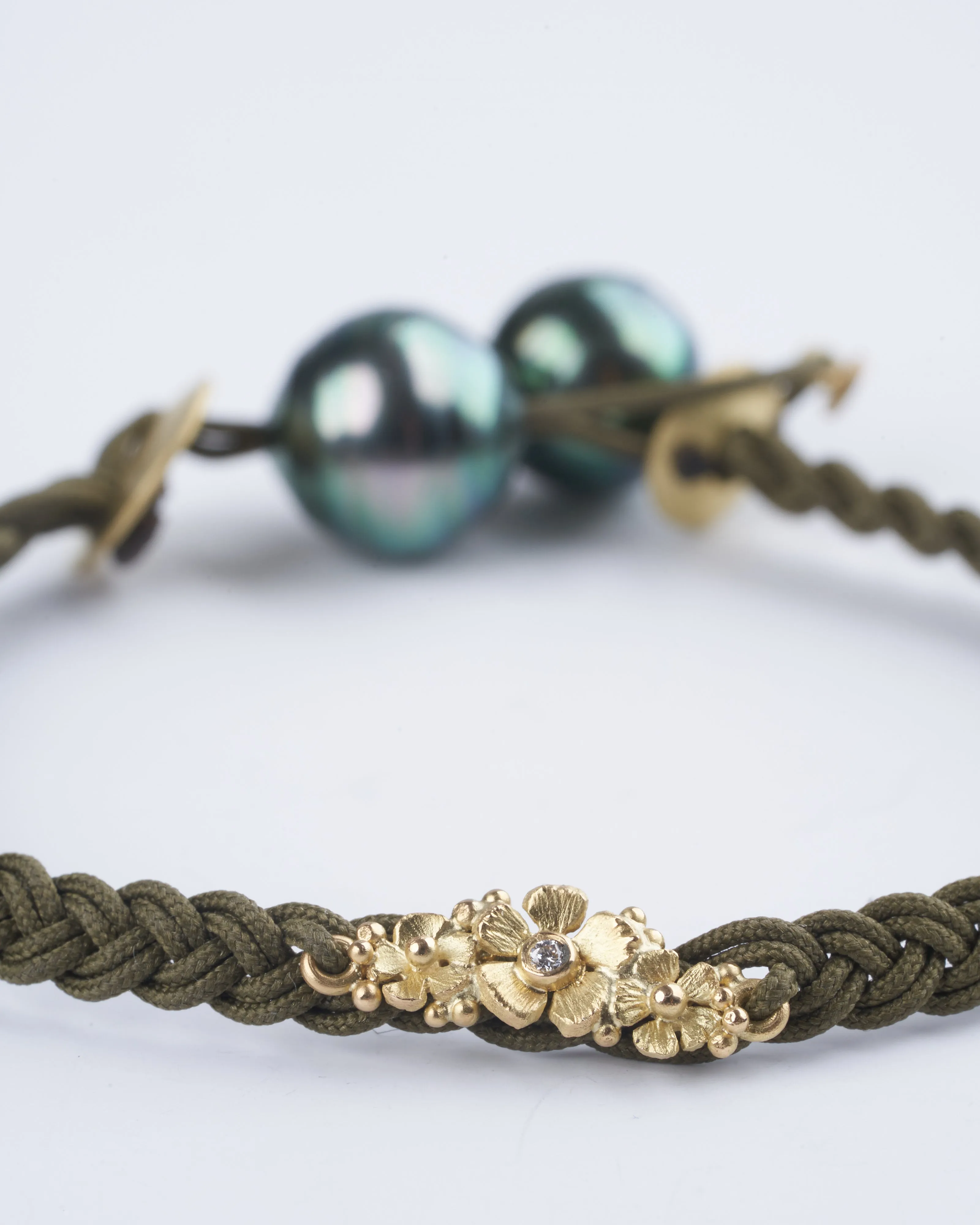 diamond carved flowers and tahitian pearls bracelet - moss