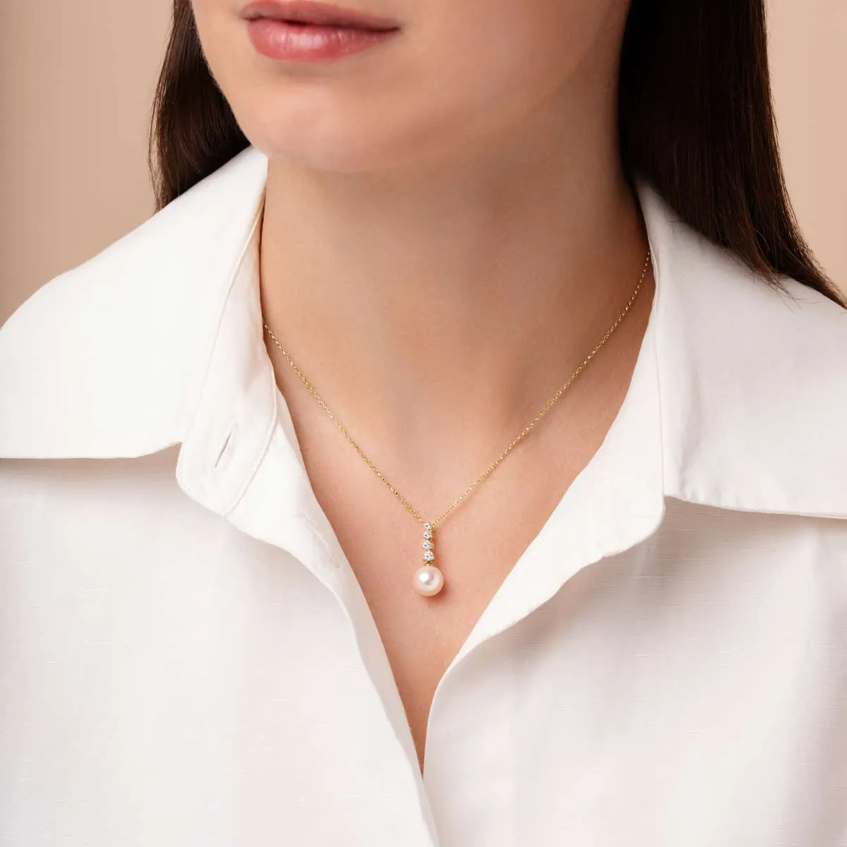 Diamond Classic 18K Gold Pearl Descending Diamond Pendant