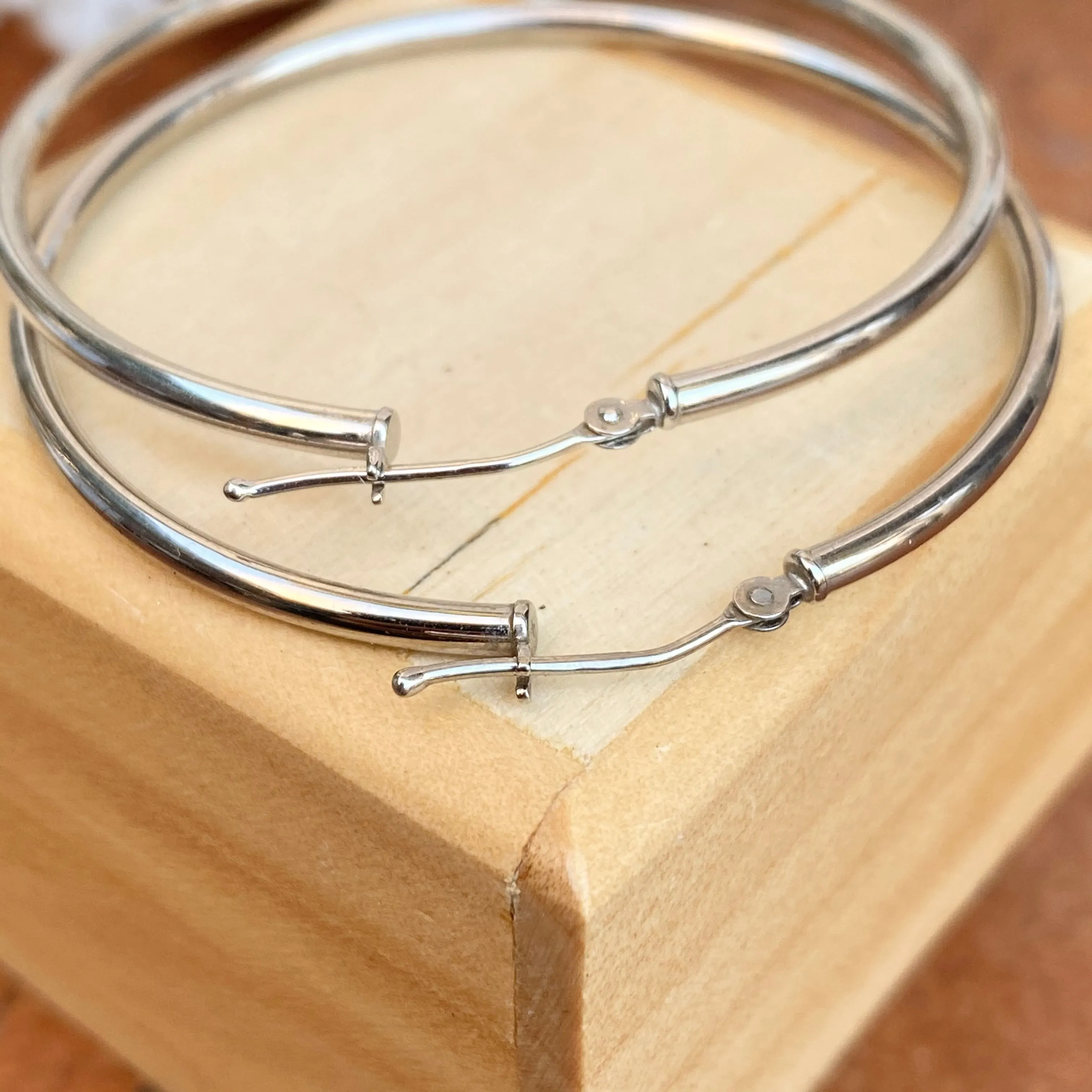 Estate 10KT White Gold Polished Thin Tube Hoop Earrings 45mm