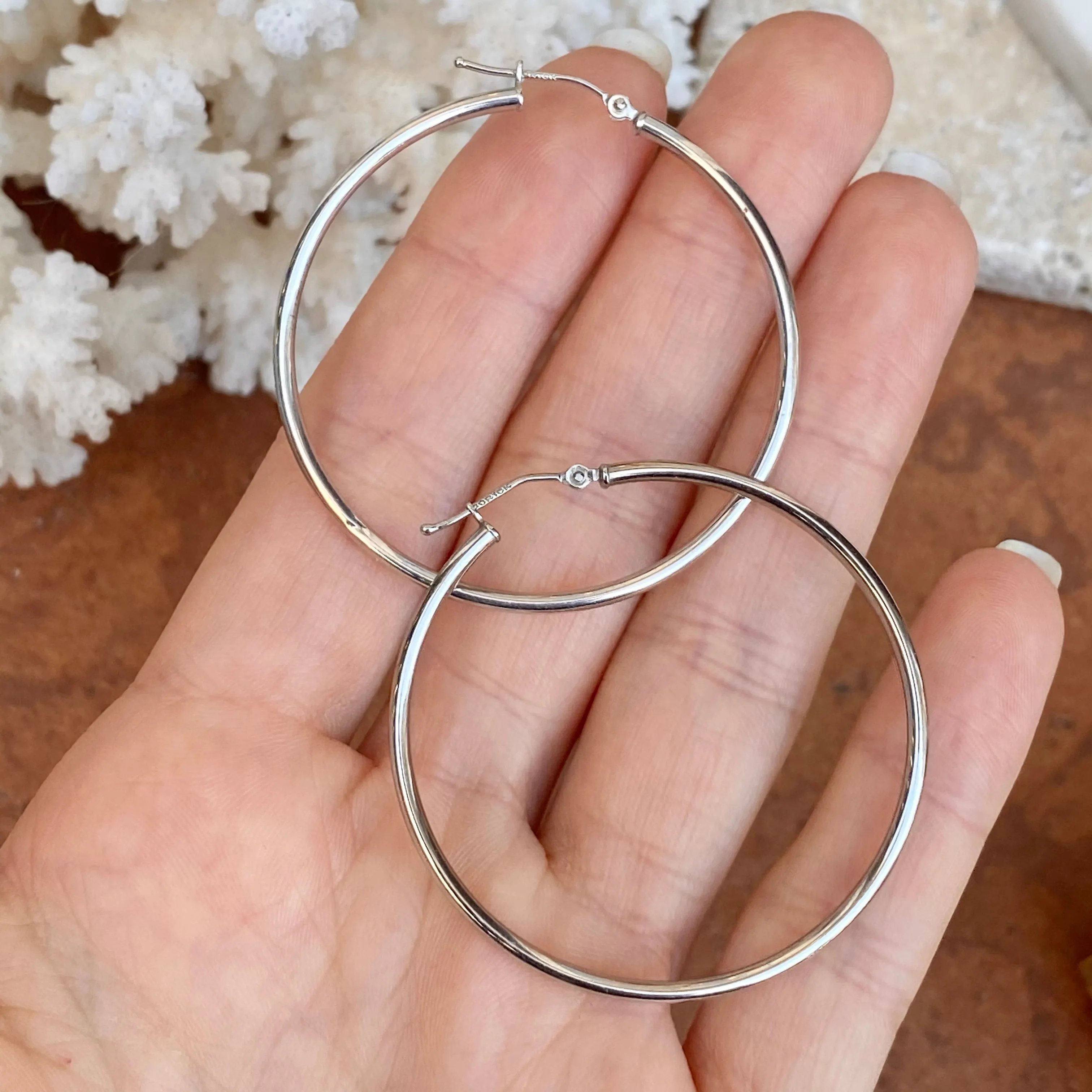 Estate 10KT White Gold Polished Thin Tube Hoop Earrings 45mm