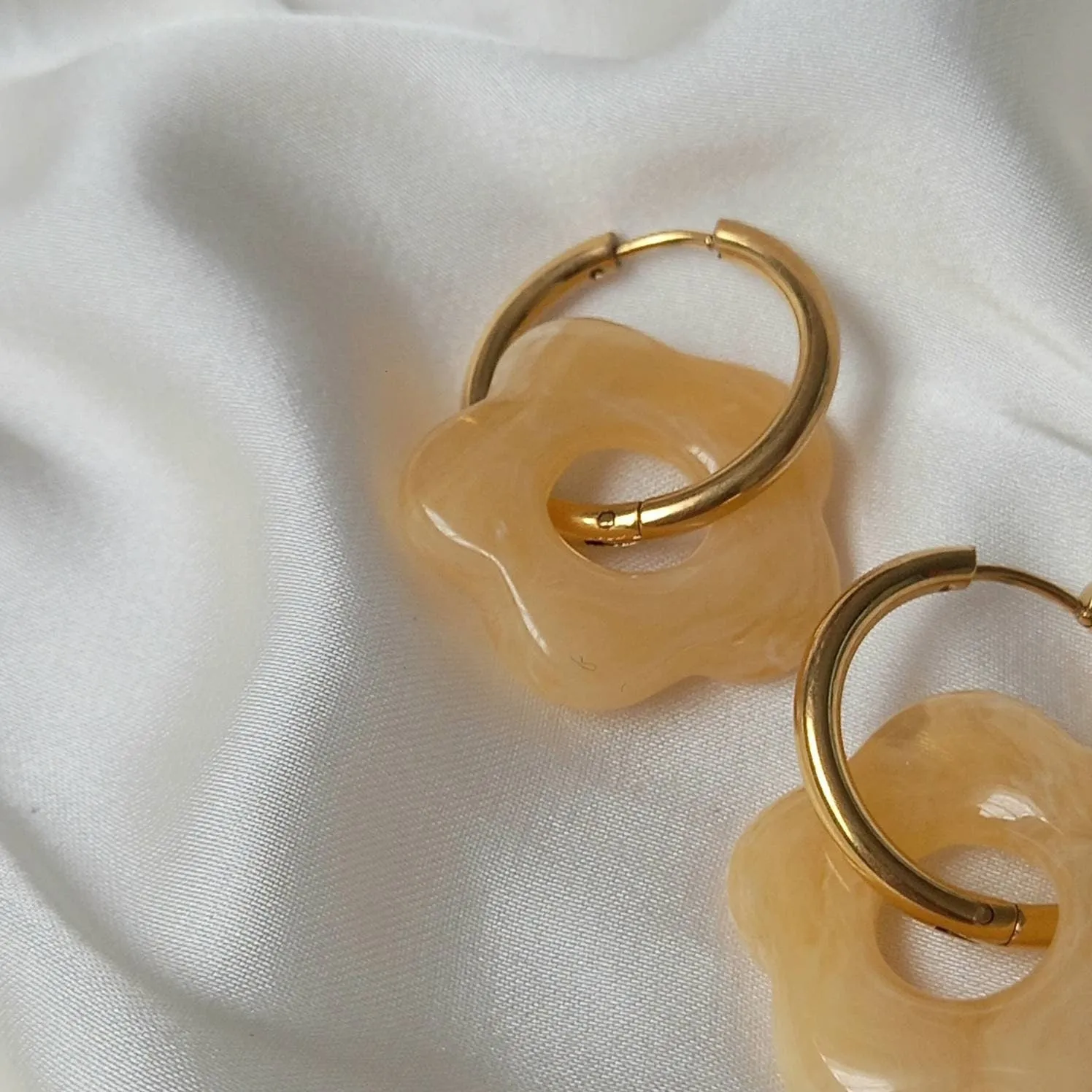 Gold Retro Flower Hoop Earrings -  70's Style Earrings, Small Gold Hoops, Vintage Style Earrings, Gold Jewellery,Gold Earrings In The UK