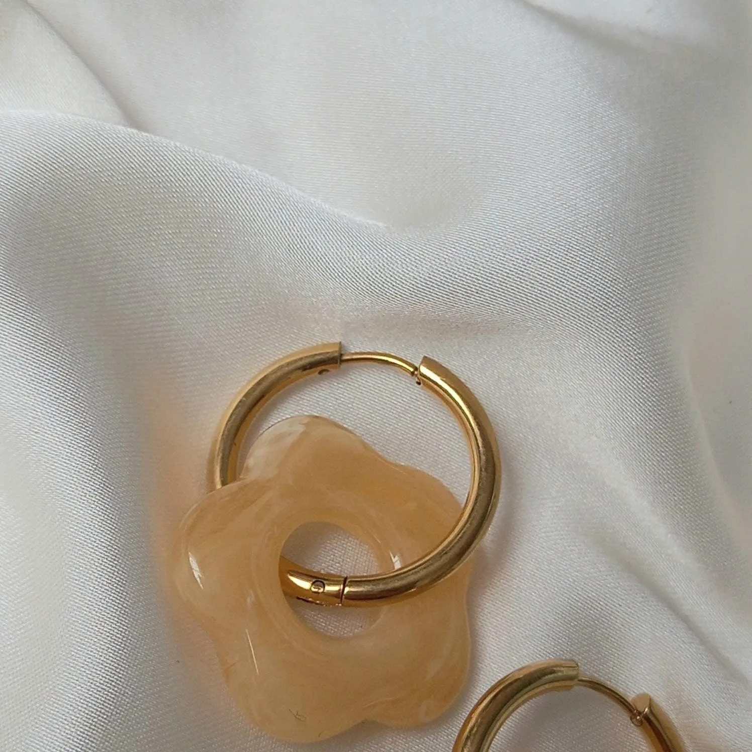 Gold Retro Flower Hoop Earrings -  70's Style Earrings, Small Gold Hoops, Vintage Style Earrings, Gold Jewellery,Gold Earrings In The UK