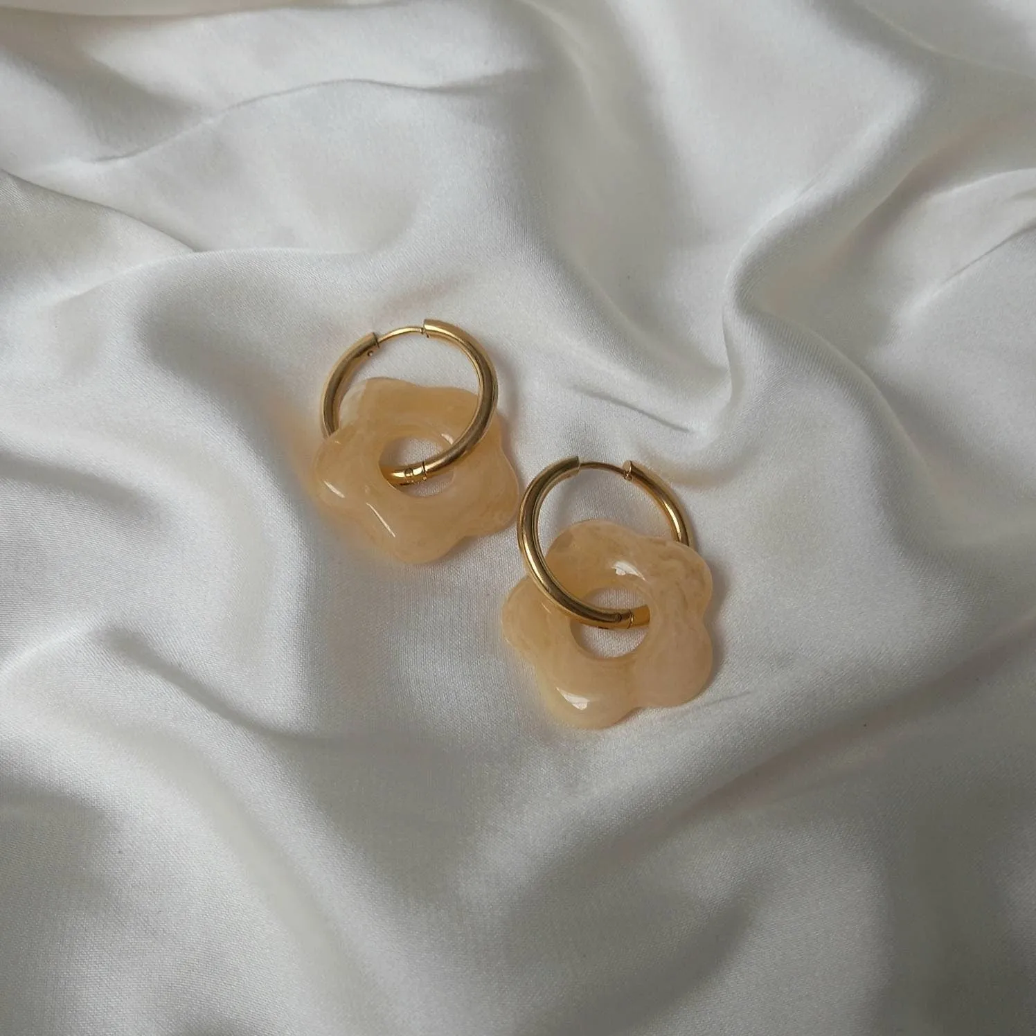 Gold Retro Flower Hoop Earrings -  70's Style Earrings, Small Gold Hoops, Vintage Style Earrings, Gold Jewellery,Gold Earrings In The UK