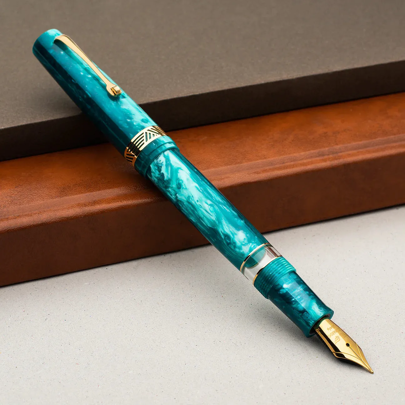 Leonardo Officina Italiana Momento Magico Fountain Pen - Emerald Gold
