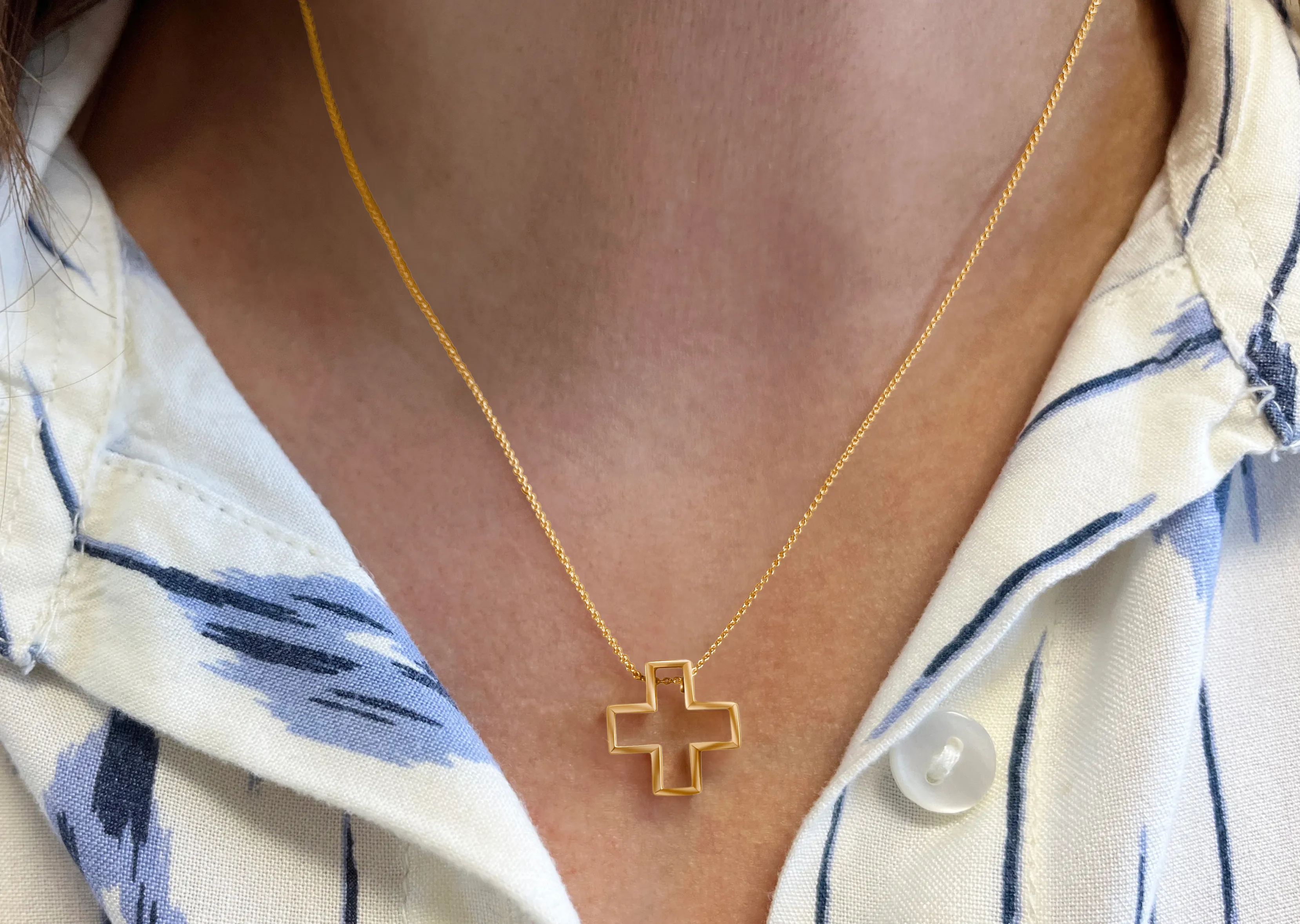Necklace 14kt Yellow Gold Cross Silhouette