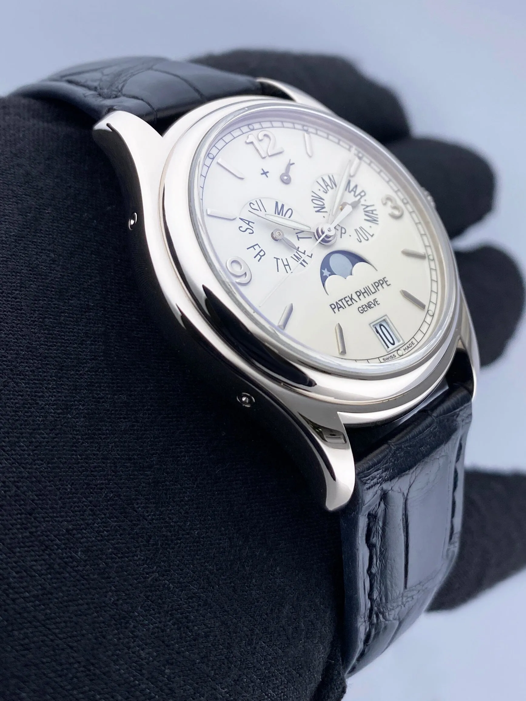Patek Philippe Annual Calendar 5146G Mens Watch Box Papers