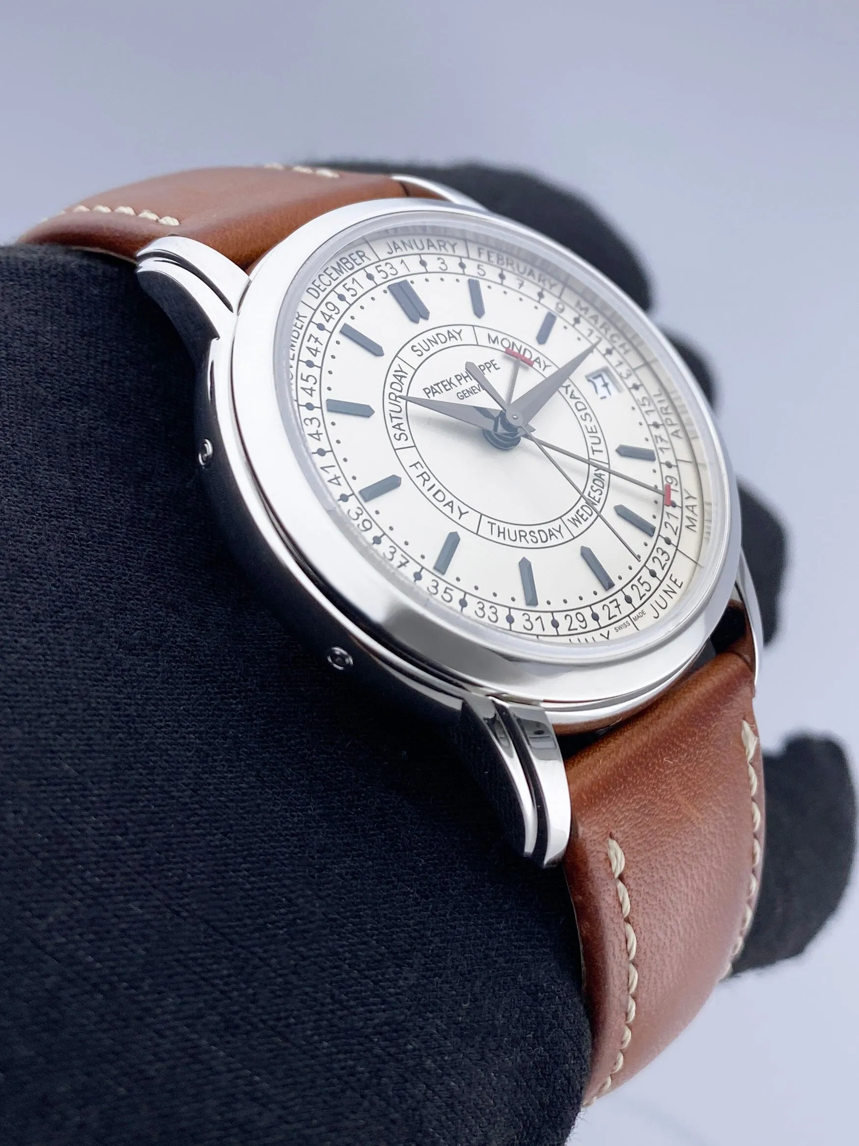 Patek Philippe Complications 5212A Silver Dial Mens Watch Box Papers