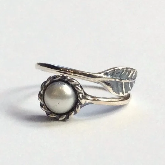 Pearl Delicate Dainty Leaf Ring - Gone with the Wind.
