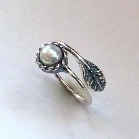 Pearl Delicate Dainty Leaf Ring - Gone with the Wind.