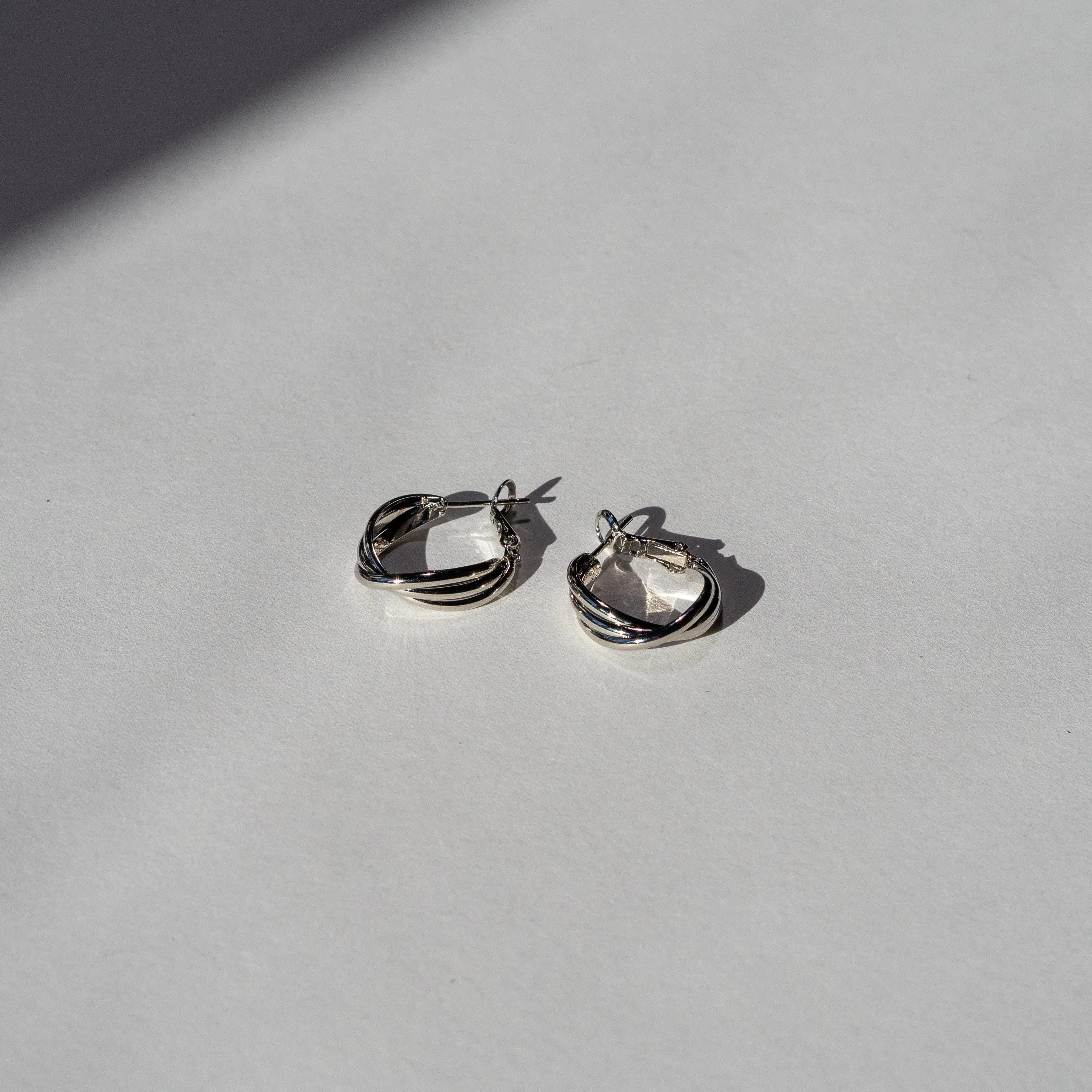 Semmi Small Swirl Hoop Earrings