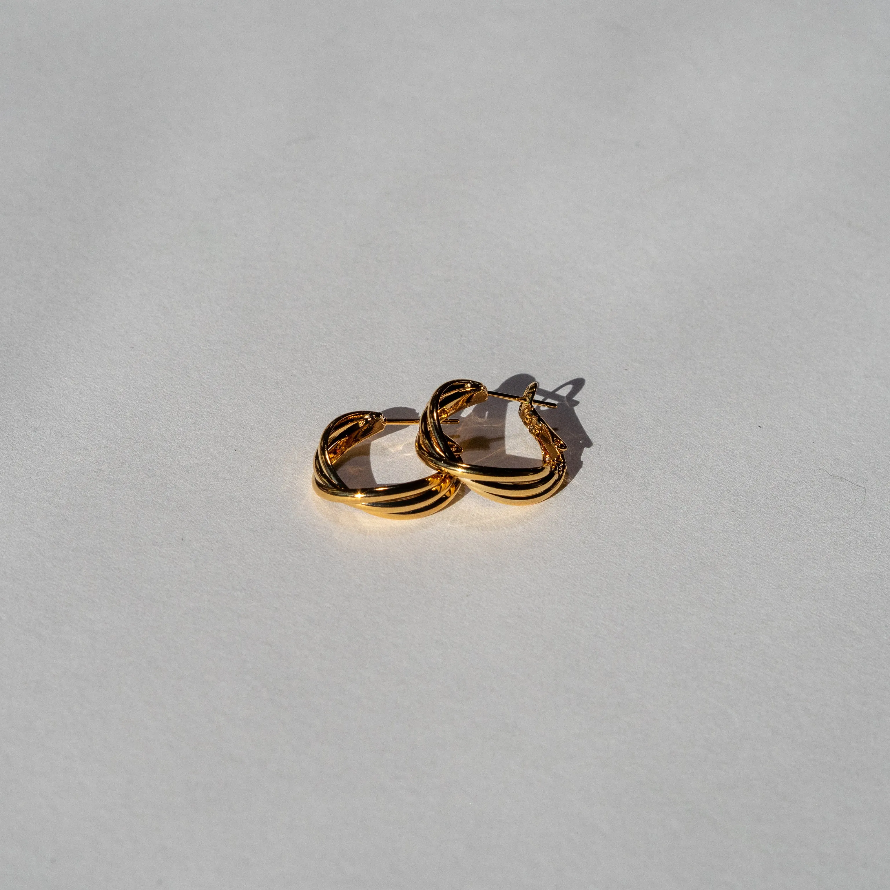 Semmi Small Swirl Hoop Earrings