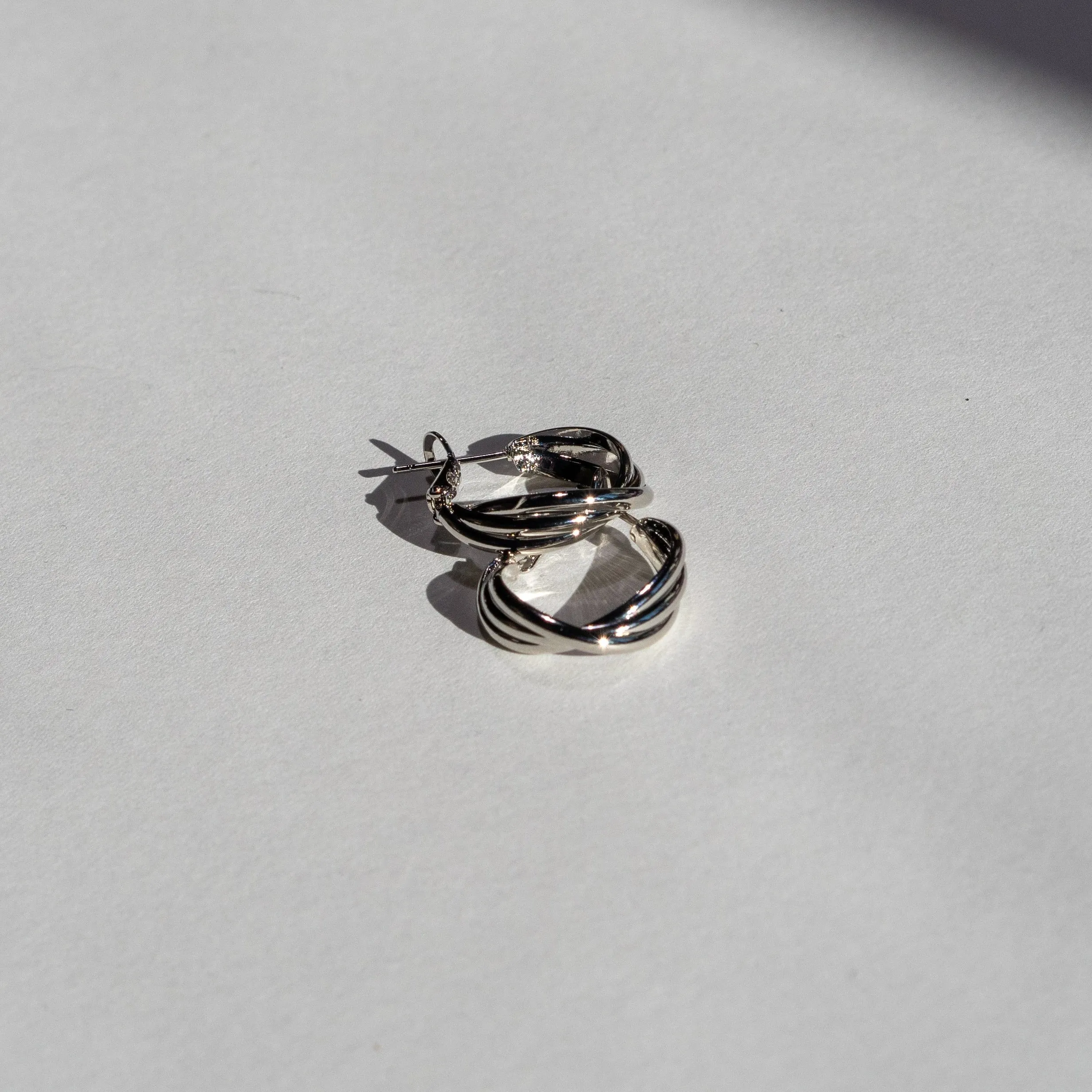 Semmi Small Swirl Hoop Earrings