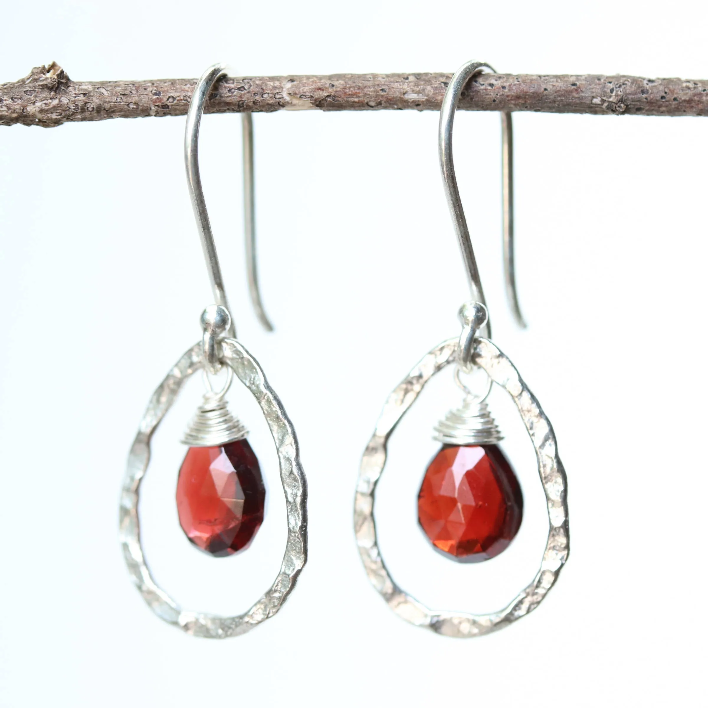 Silver drop earring with garnet