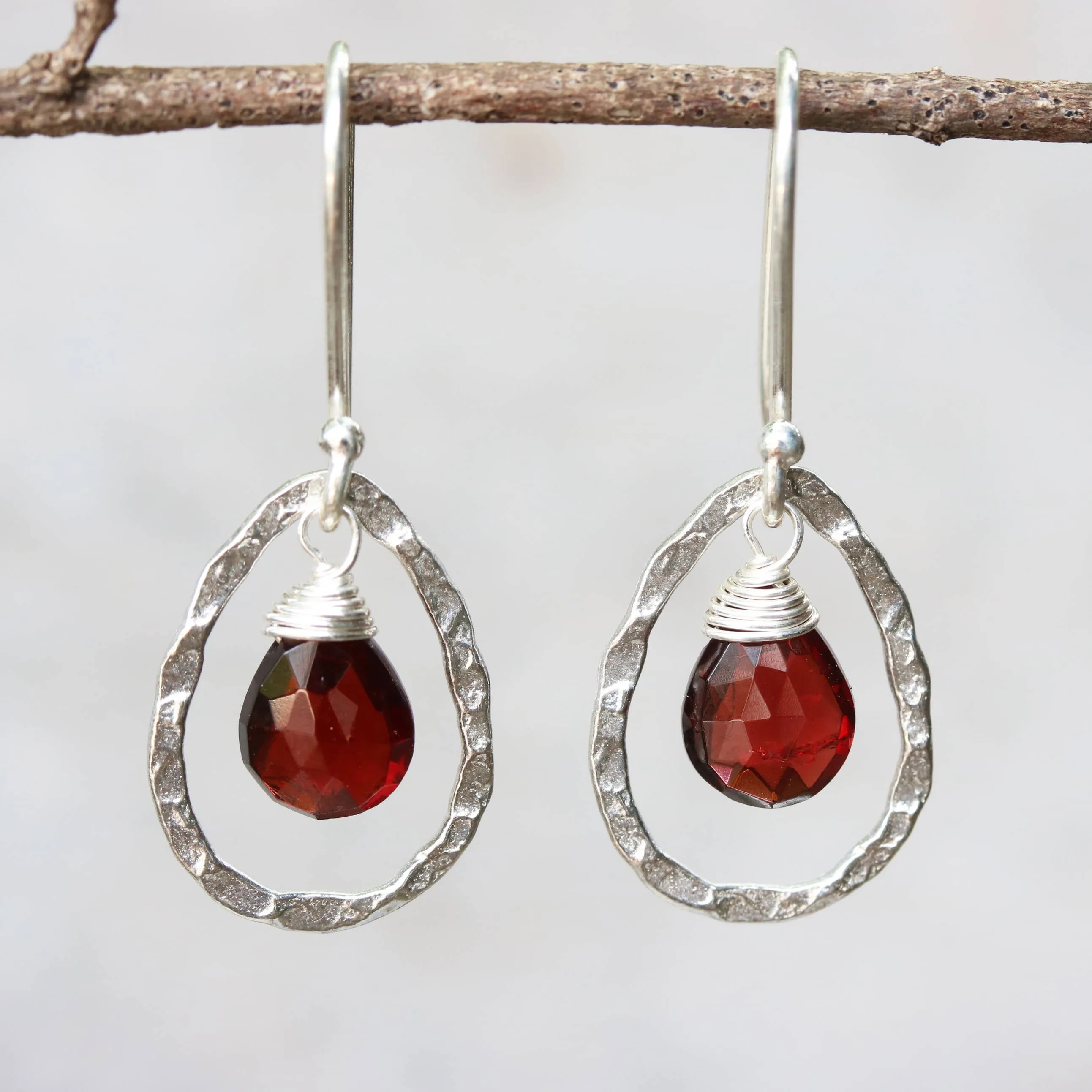 Silver drop earring with garnet