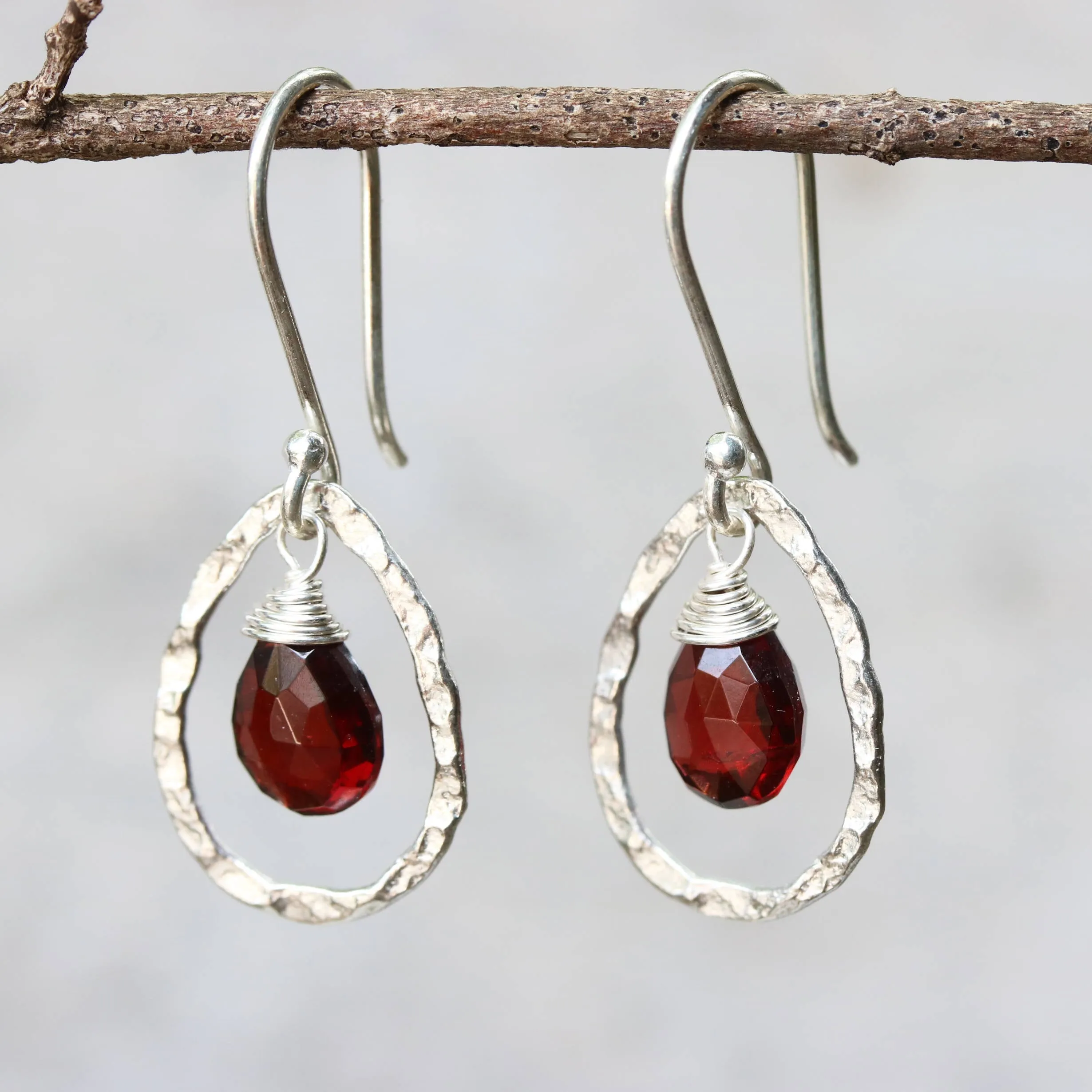 Silver drop earring with garnet