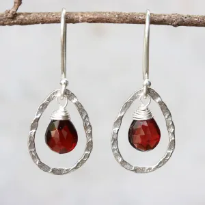 Silver drop earring with garnet