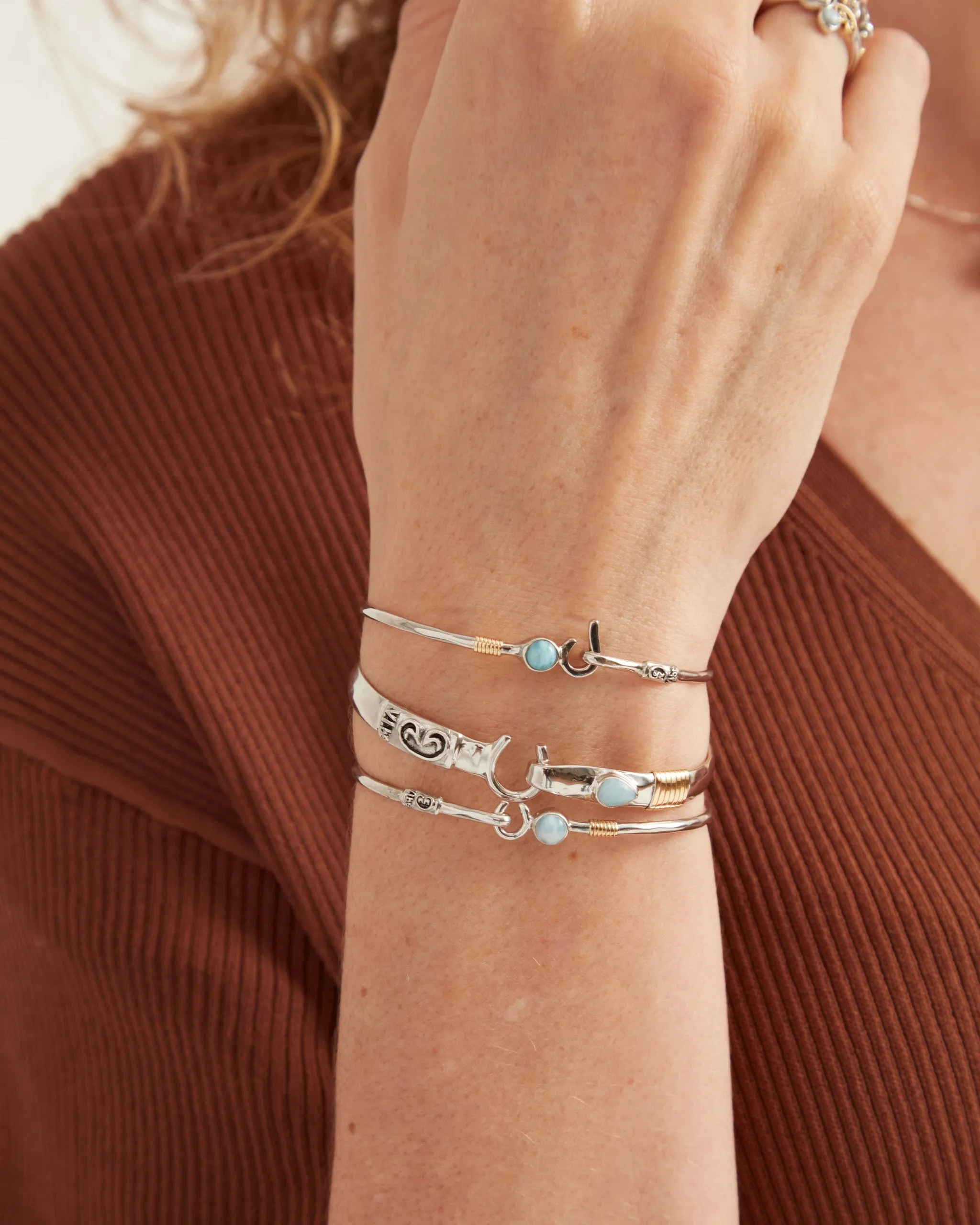 The Hook Bracelet with Stone, 2mm - Larimar