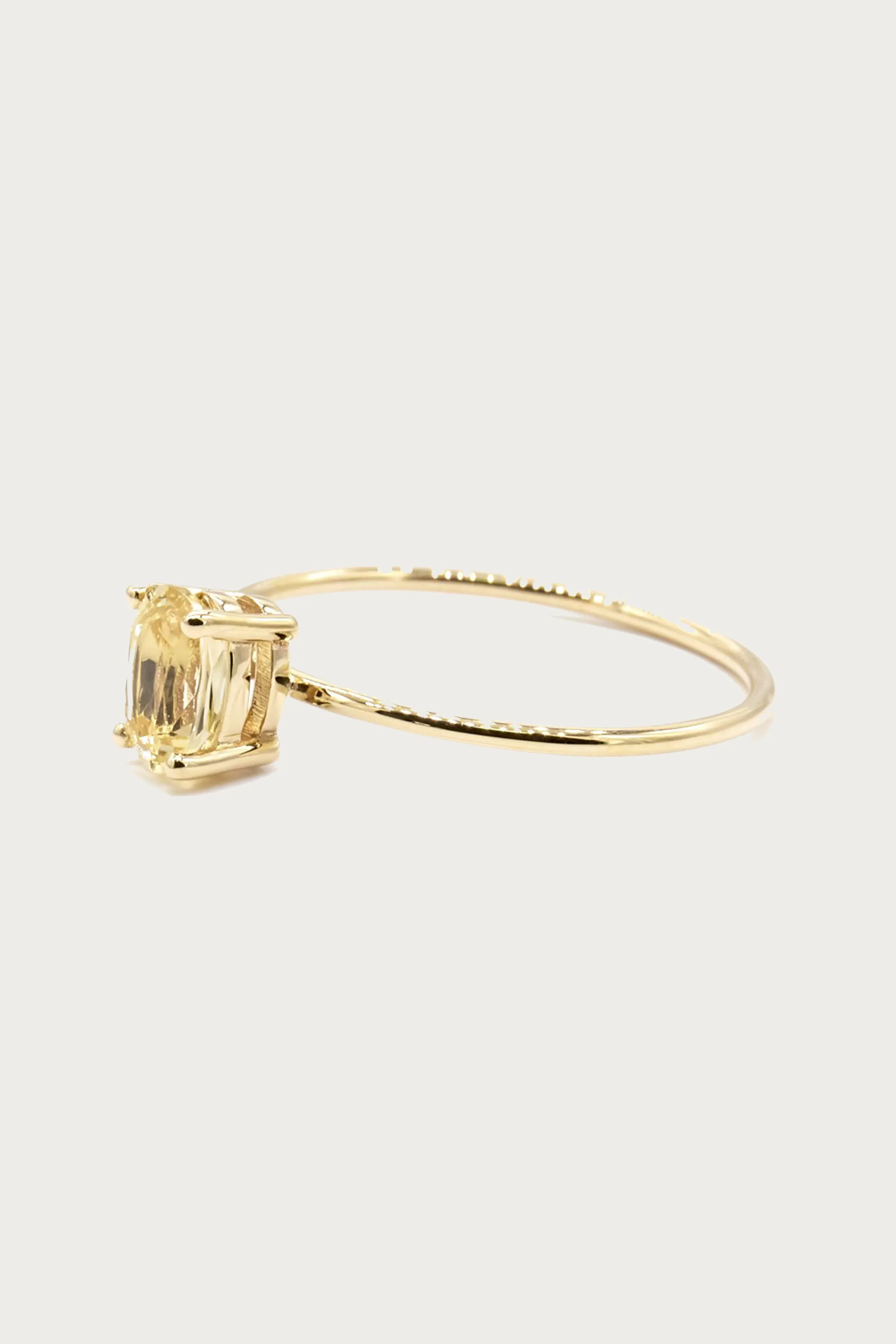 TINY OVAL RING WITH HELIODOR