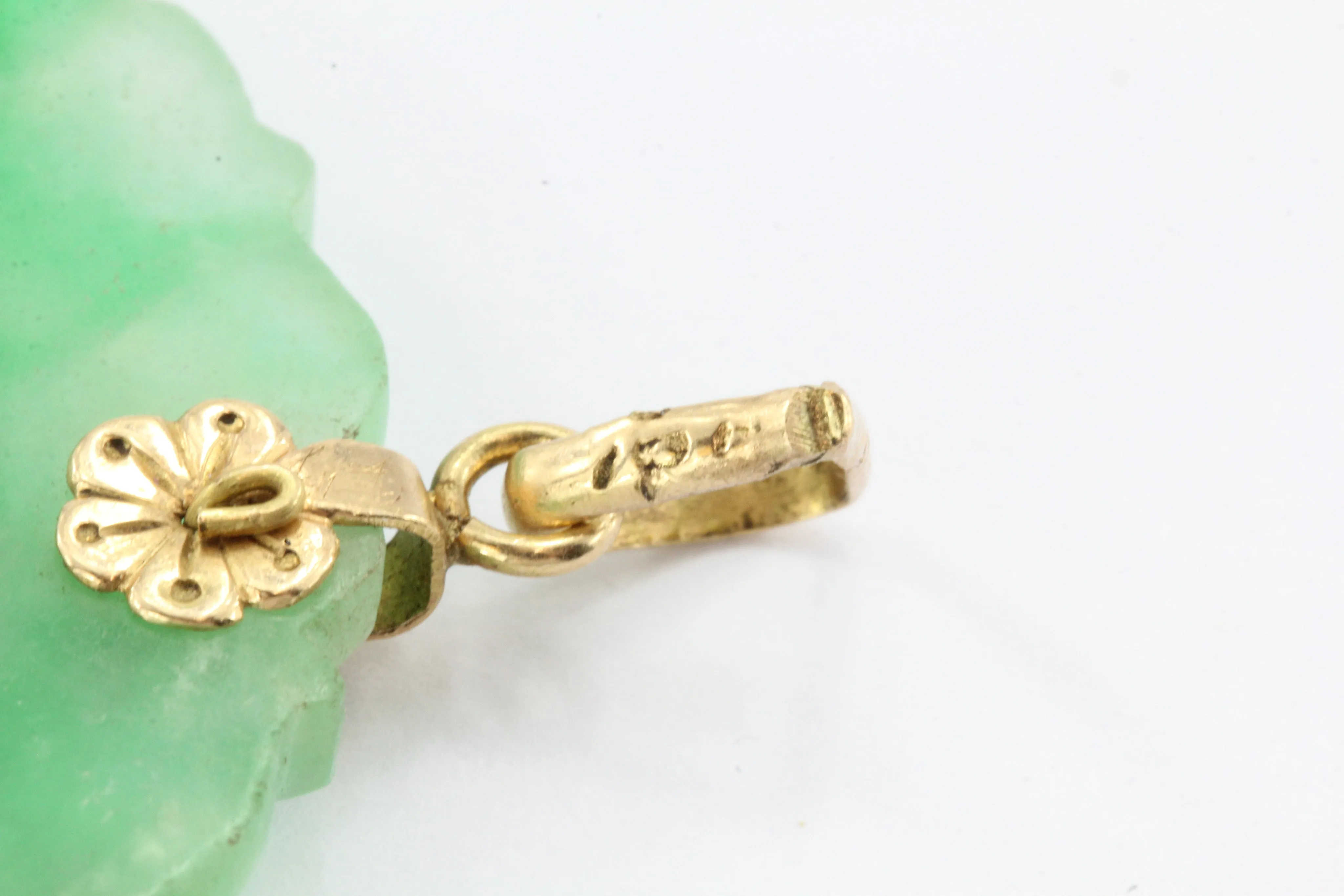 Vintage 18K Gold Translucent Mossy Jade Chinese Carved Fish Pendant